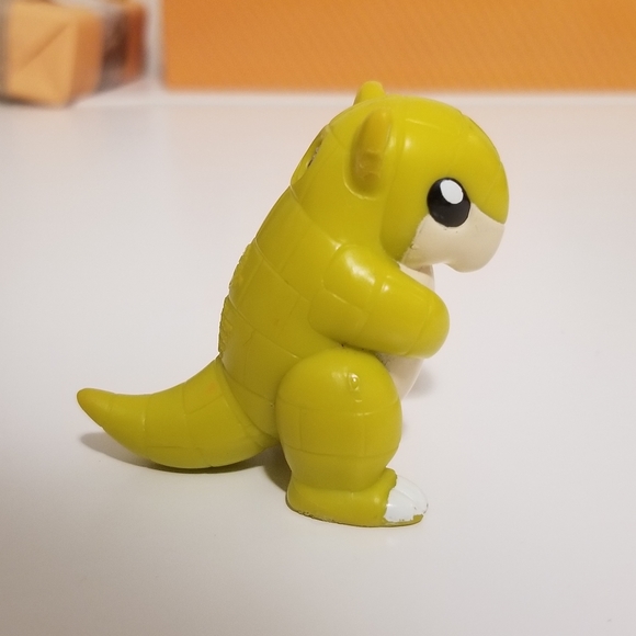 1999 Pokémon Sandshrew Toy/Keychain - Picture 4 of 4